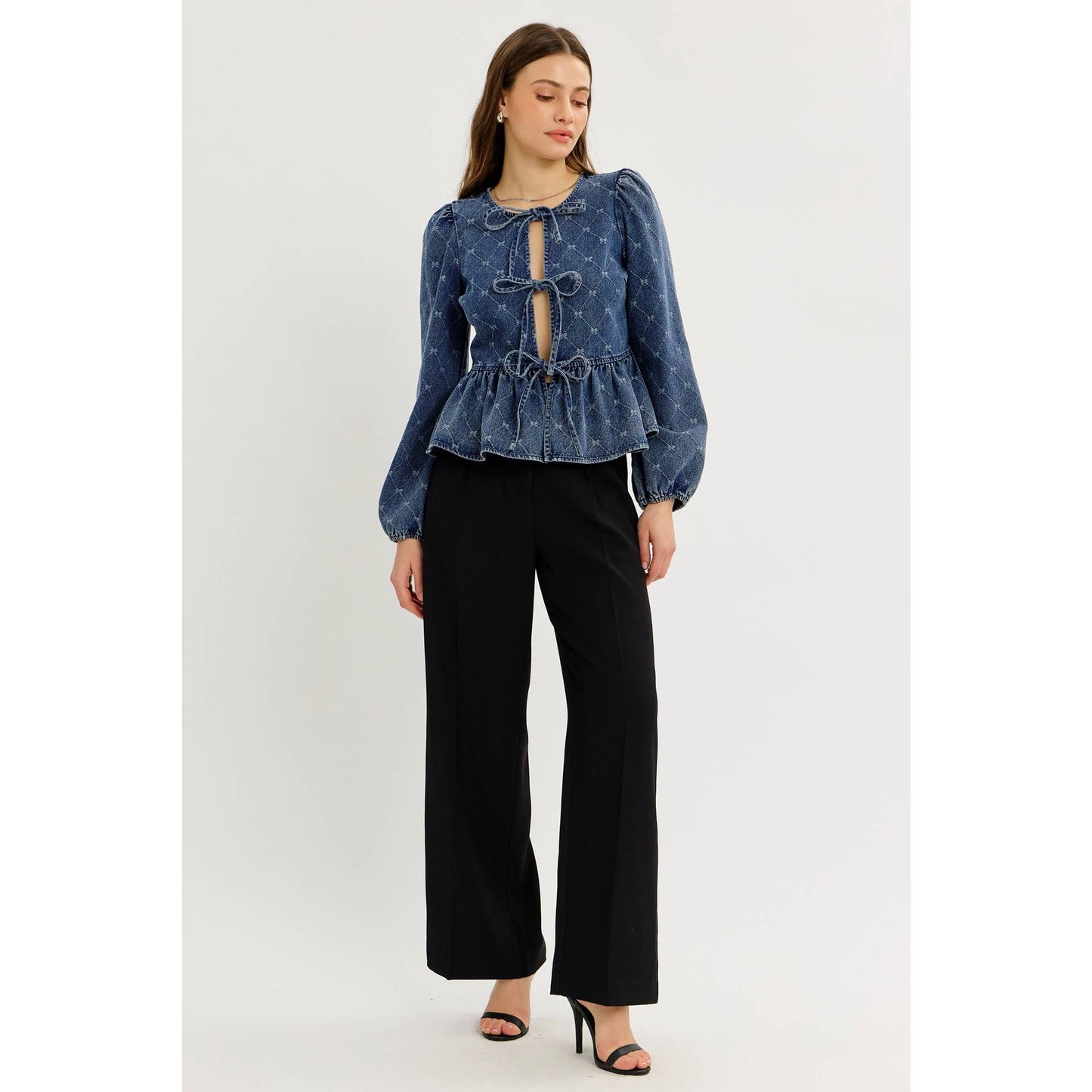 idem ditto - MINERAL-WASHED BOW TIE FRONT BABYDOLL DENIM TOP