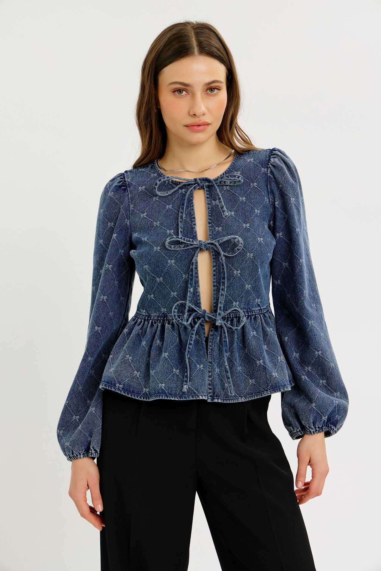 idem ditto - MINERAL-WASHED BOW TIE FRONT BABYDOLL DENIM TOP