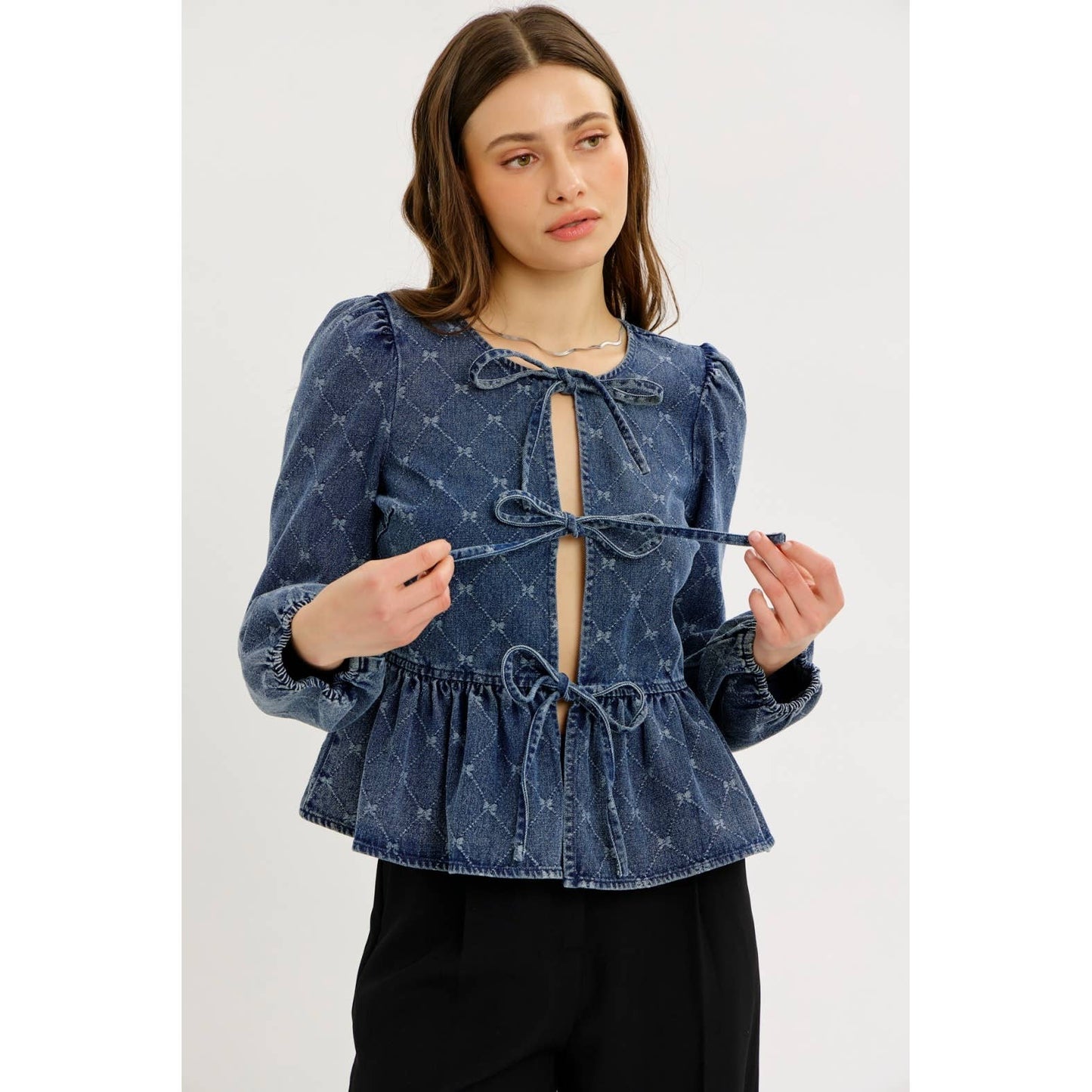 idem ditto - MINERAL-WASHED BOW TIE FRONT BABYDOLL DENIM TOP