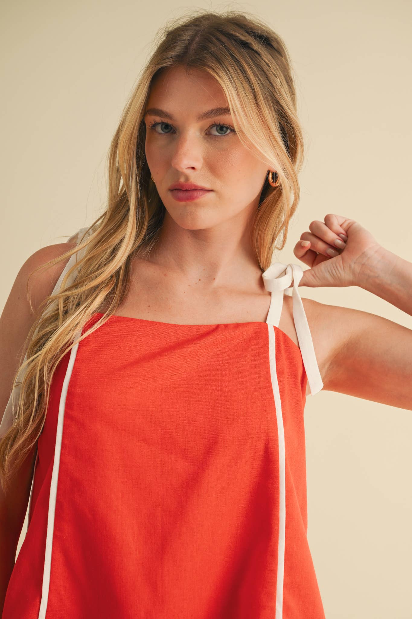 &MERCI - CONTRAST PIPING TIE SHOULDER TOP AND SHORTS SET Orange and White
